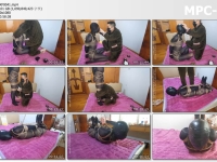 我的媳妇_连身黑丝、胶带包头、驷马吊绑