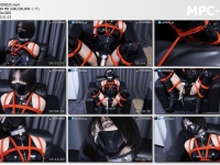 JIOJIO原创_黑色PU漆皮紧身衣3 红绳M腿日式紧缚放置 后T电击刚塞 支架固定震动强制GC